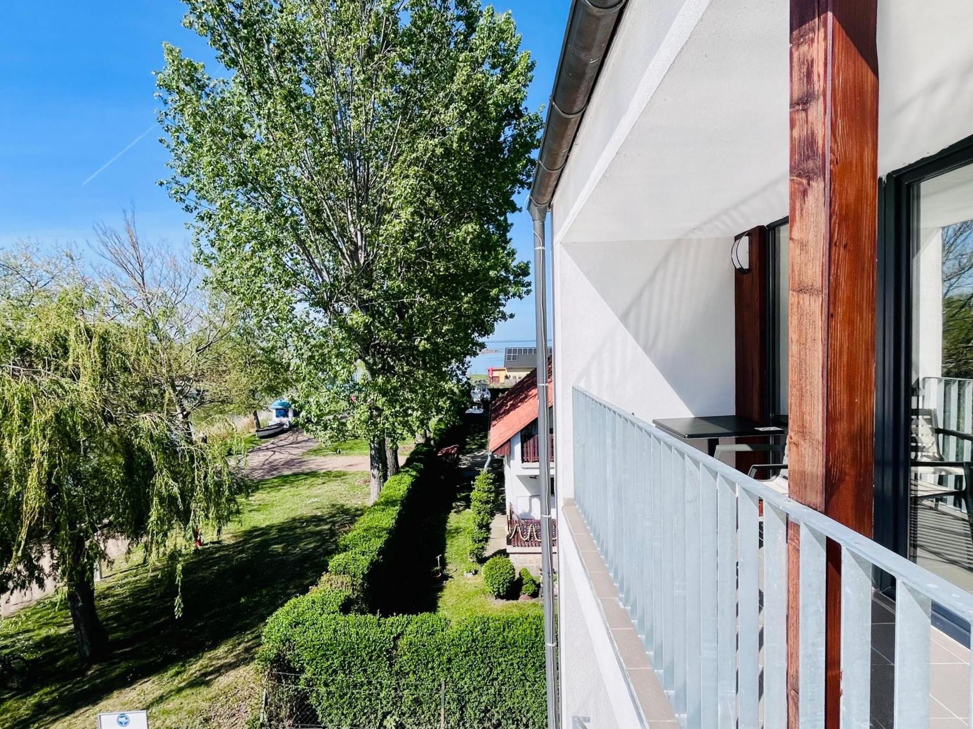 Port Etterem&Panzio Acomodação com café da manhã Balatonmáriafürdő Exterior foto
