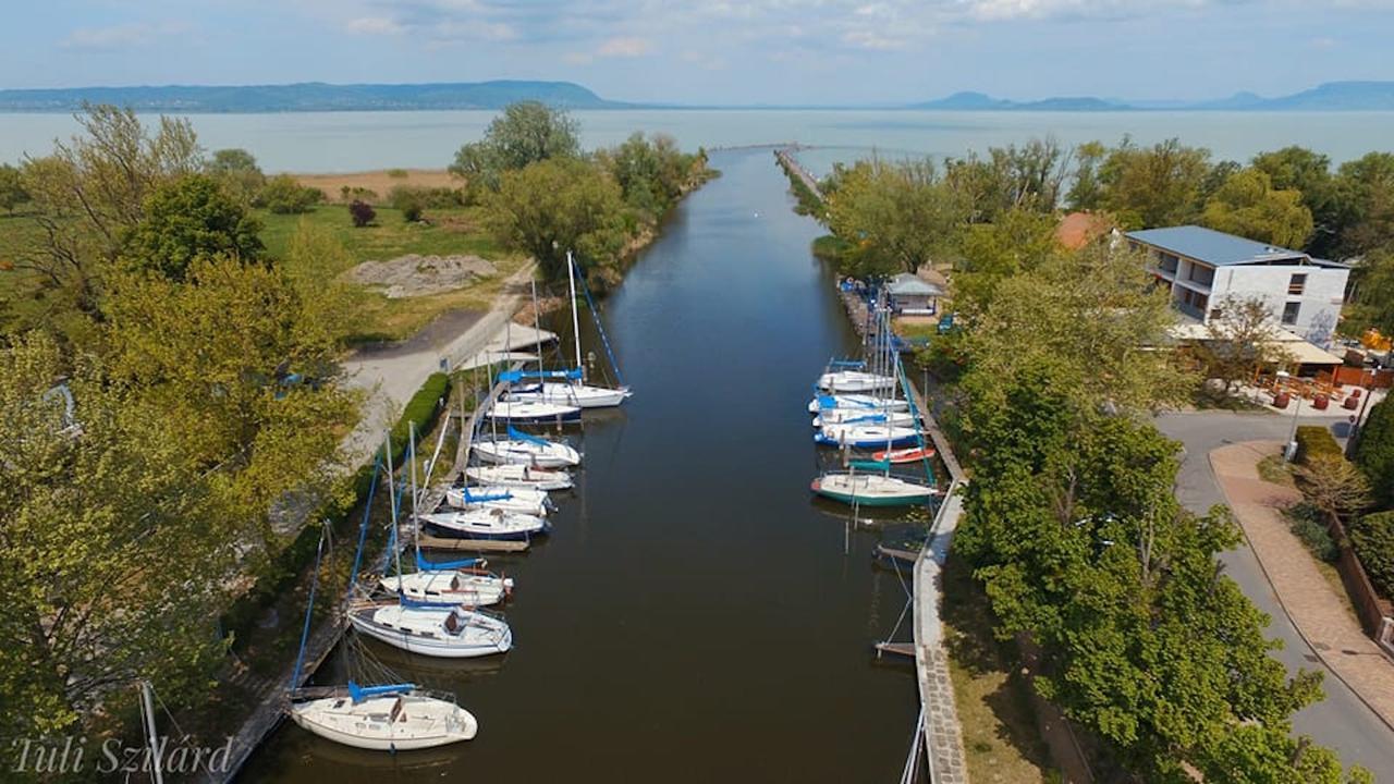 Port Etterem&Panzio Acomodação com café da manhã Balatonmáriafürdő Exterior foto